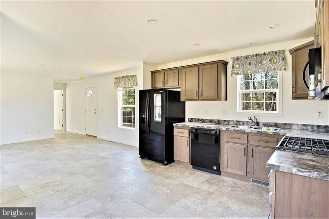 Building Photo - 114 Sharon Dr