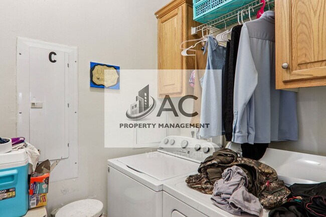 Building Photo - 50 Smith Lake Rd