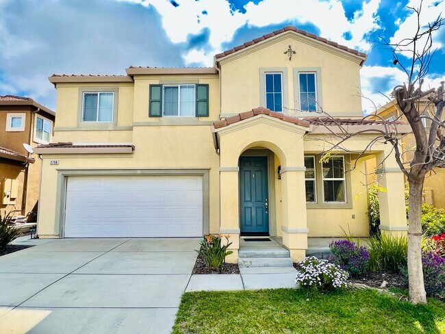 Building Photo - Beautiful 4 Bedroom home