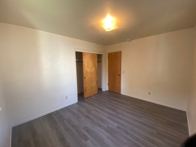Building Photo - 815 8th St