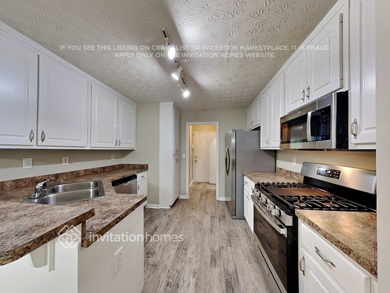 Building Photo - 975 Chapel Hill Dr SE