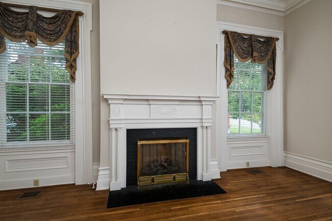 Building Photo - 247 N Broadway