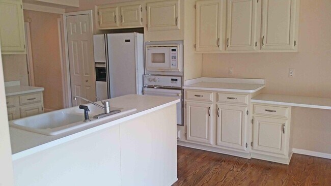 Building Photo - 4749 Bayberry Cir