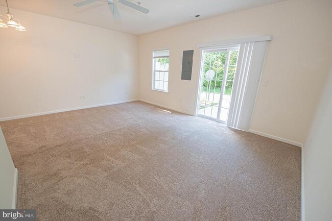 Building Photo - 420 Parkview Ct