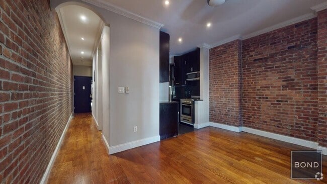 Building Photo - 724 10th Ave