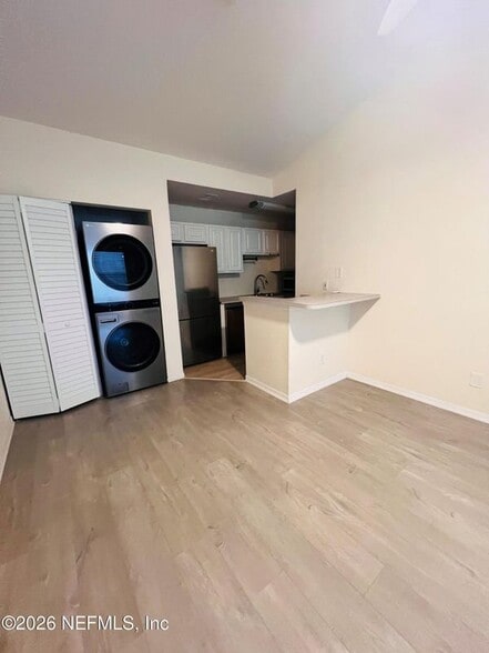 Building Photo - 13700 Richmond Park Dr N