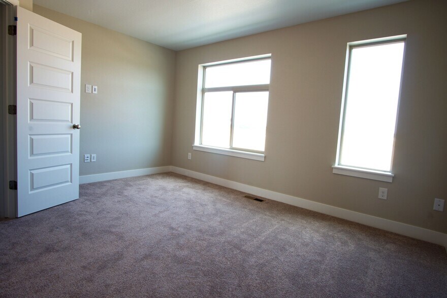 Bedroom#1 - 2541 Moline St