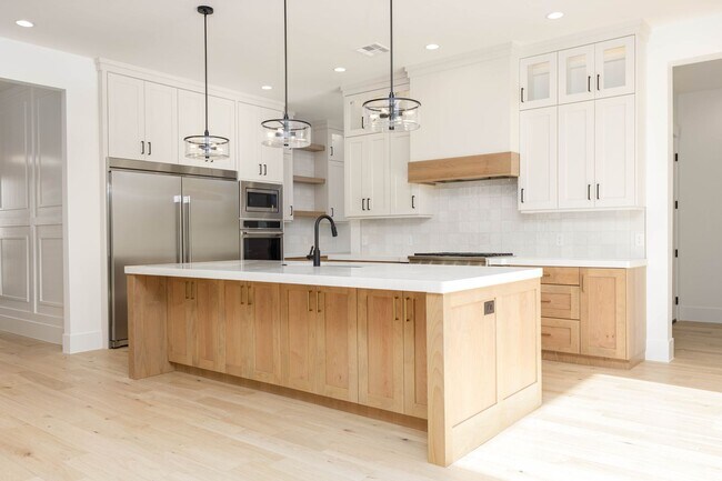 Building Photo - Beautiful 5 bed 4 bath home in Desert Cany...