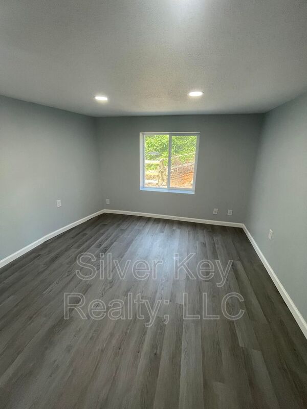 Building Photo - 154 S Jackson St