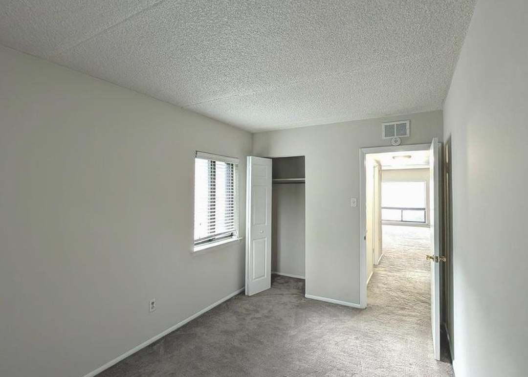 Building Photo - 822A Putnam Blvd