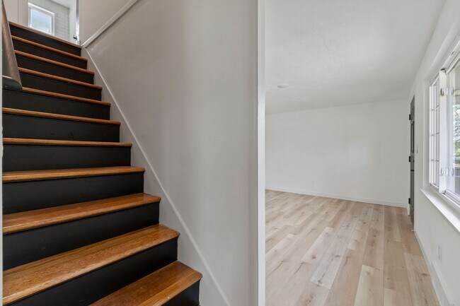 Building Photo - READY NOW!! FULLY RENOVATED 3 Bedroom in PENN HILLS