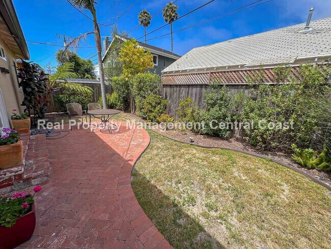 Building Photo - AVAILABLE NOW - Charming Shell Beach Home ...