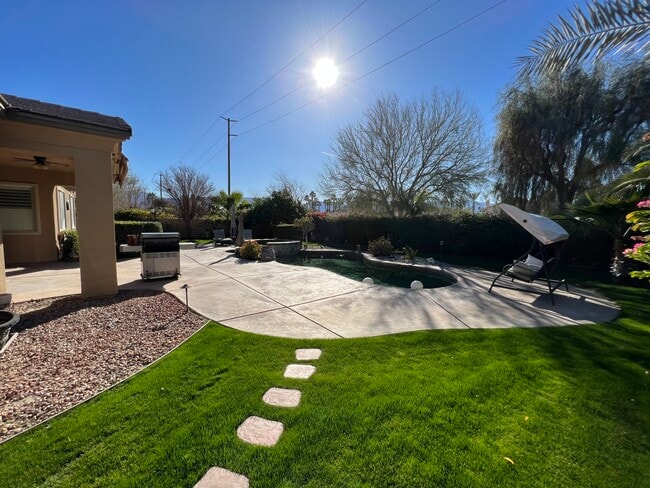 Building Photo - 115 Romanza Ln