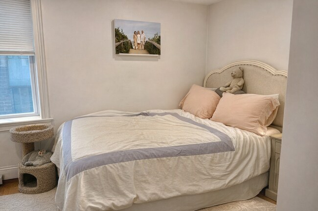 Building Photo - 92 W Cedar St