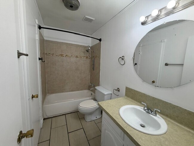 Building Photo - 842 N 62nd St