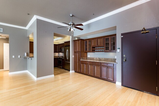 Building Photo - Heart of Bankers Hill at La Parc Chateau!