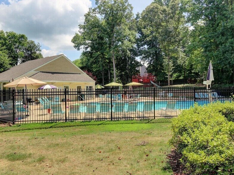 Building Photo - 3820 E Carlyle Ct