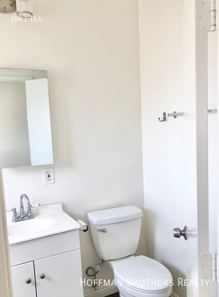 Building Photo - 4558 W 173rd St