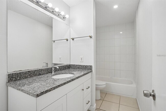 Building Photo - 546 Orange Dr