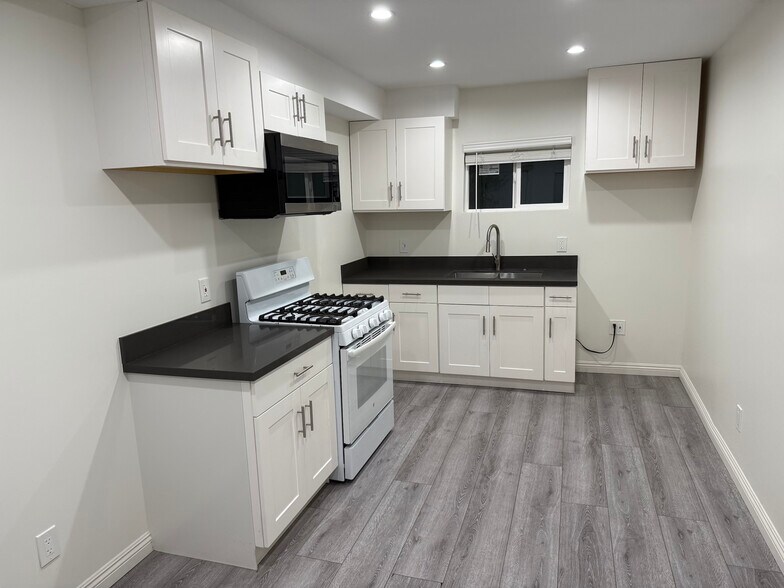 Building Photo - 6850 Quinton Ln