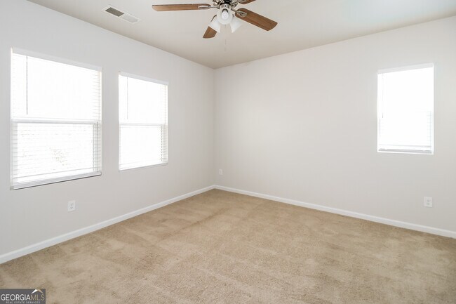 Building Photo - 190 Randette Dr