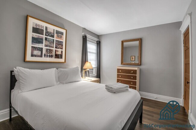 Building Photo - Furnished 3-Bedroom Upper Apartment on Bird Ave