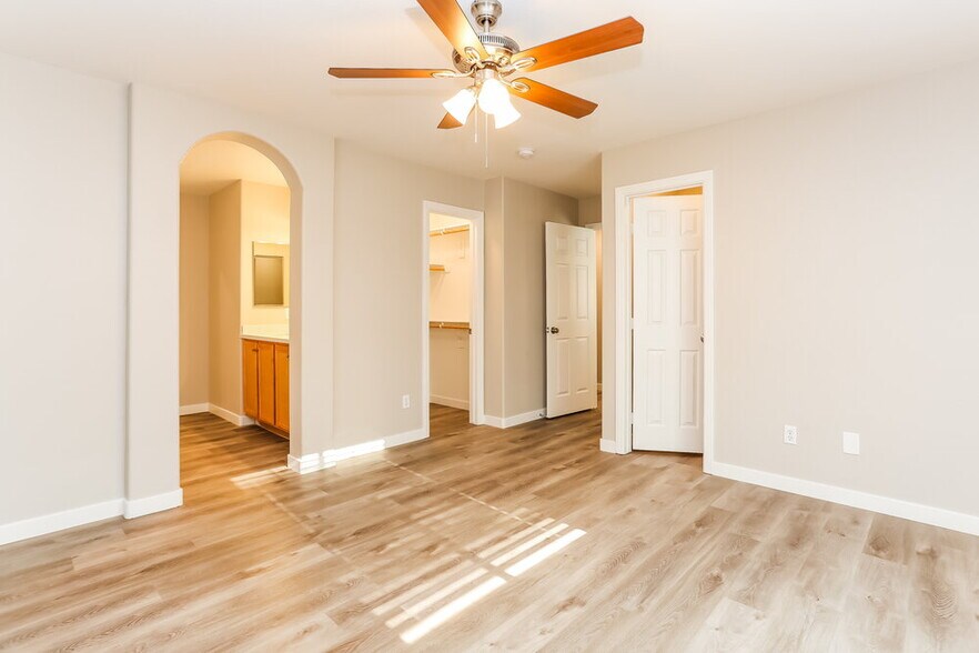 Building Photo - 7941 Violet Dawn St