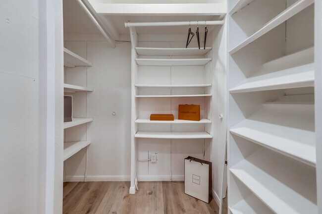 Building Photo - 1510 The Strand