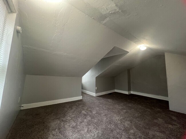 Building Photo - Beautiful 4 Bedroom/ 2 Bath- RENT SPECIAL:...