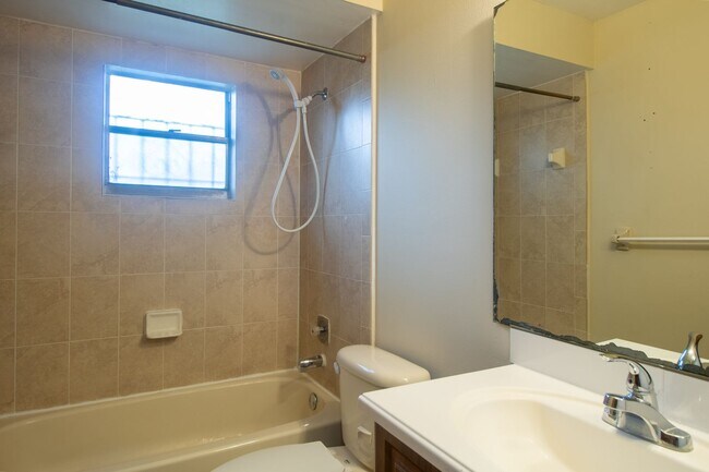 Building Photo - Move-In Ready 3-Bedroom, 2-Bathroom Rental...
