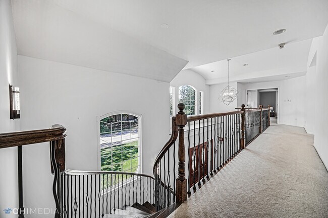 Building Photo - 8960 Enclave Dr