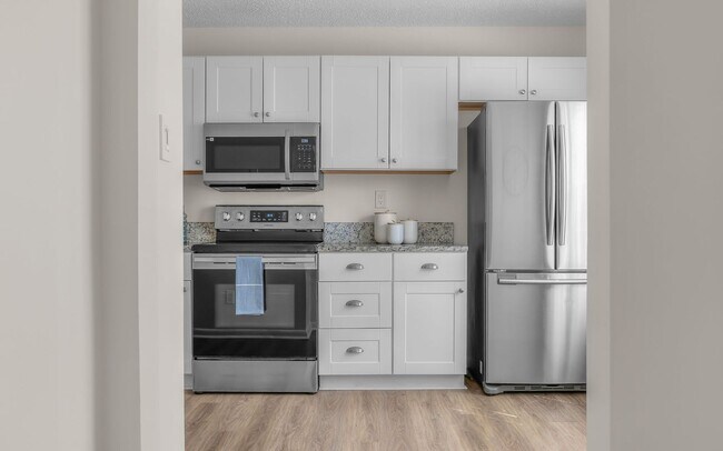 Building Photo - READY NOW!! 3-Bedroom Townhome w/Attached Garage! Golf Course Views - Pet Friendly - All Appliances!