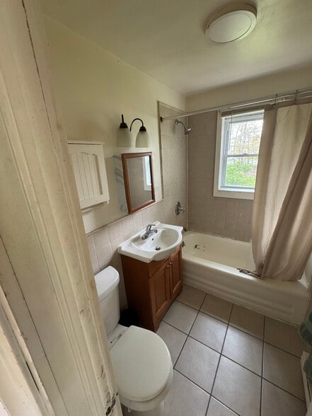 1 bedroom $1200 - 27 Hillside Ave