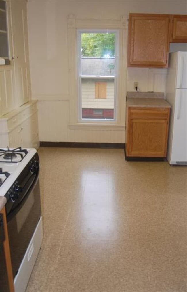 Building Photo - Energy Efficient 2 Bedroom One Block From ...