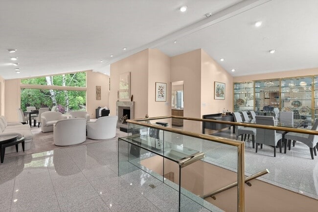 Building Photo - 32 Countryside Rd