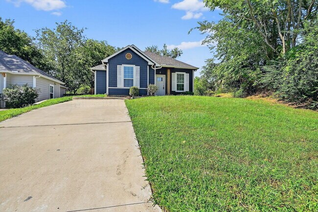 Building Photo - 320 W Bond St