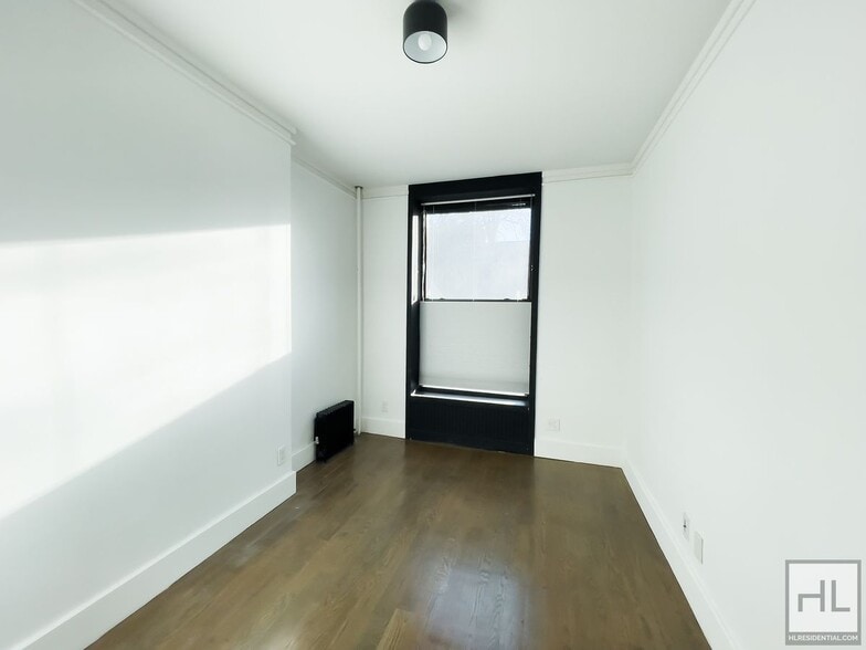 Building Photo - Spacious 2-Bed 1 Bath / Carroll Gardens