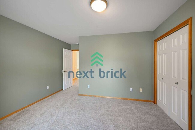 Building Photo - Spacious 4-Bed Retreat in Lynnwood with 3.5 Baths and 2,224 Sq. Ft. of Comfort!