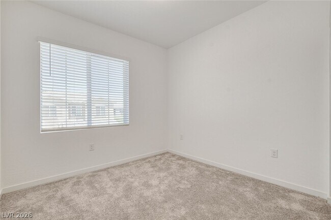 Building Photo - 5730 Sky Pointe Dr