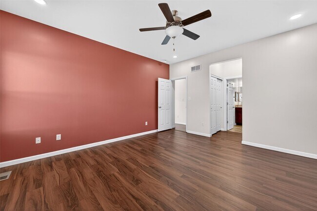 Building Photo - 3501 Charlestowne Crossing Dr