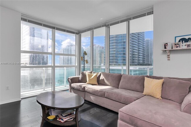 Building Photo - 951 Brickell Ave