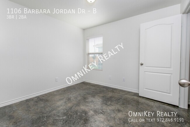 Building Photo - 1106 Barbara Jordan St