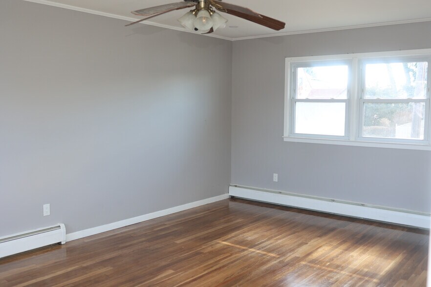 Building Photo - 104 E Gates Ave