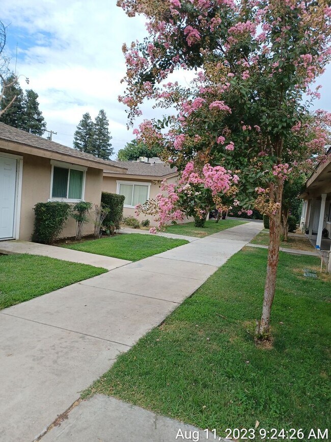 Building Photo - 1 Bedroom 1 Bath Apartment  Garden Square ...