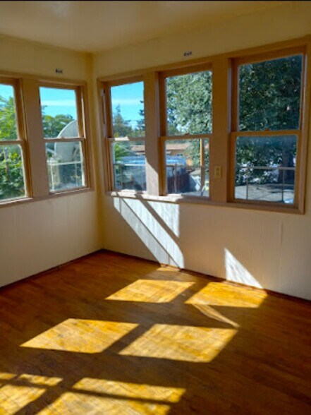 Building Photo - 7405-7409-7409 SE 82nd Ave