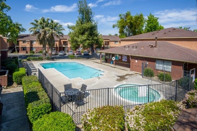 Pool - Mesa Verde