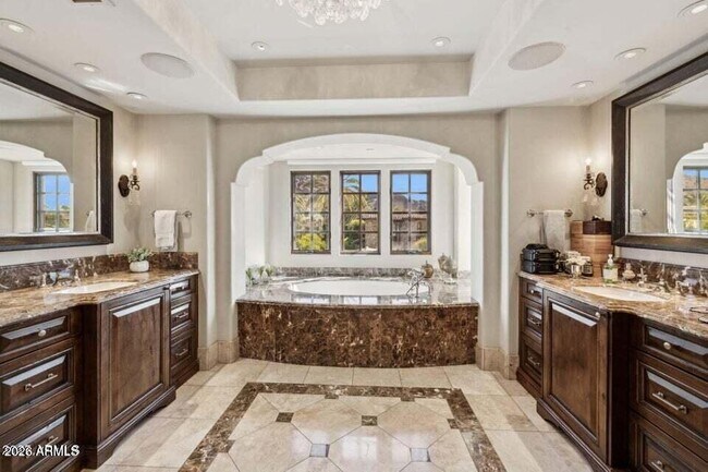 Building Photo - 4949 E Lincoln Dr