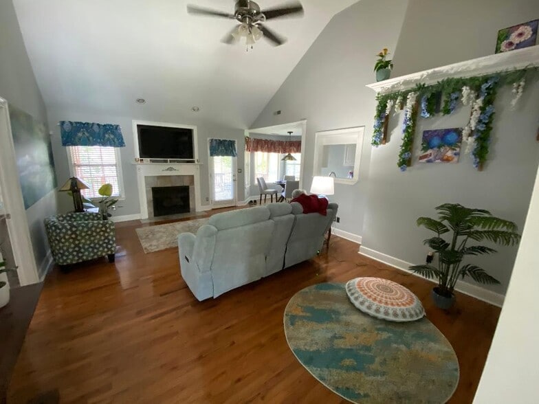 living room fireplace - 976 Fuller Glen Cir