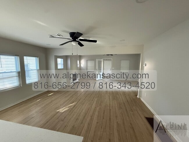 Building Photo - Beautiful Midtown Rehab!