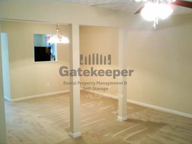 Building Photo - 8422 Carlington Ln